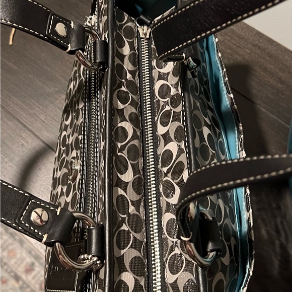 Coach Chelsea in Excellent Preowned Condition! - Picture 6 of 8